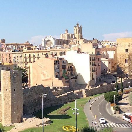 Tarragona Suites Mediona Luaran gambar