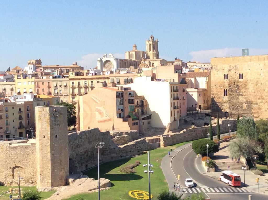 Tarragona Suites Mediona Luaran gambar