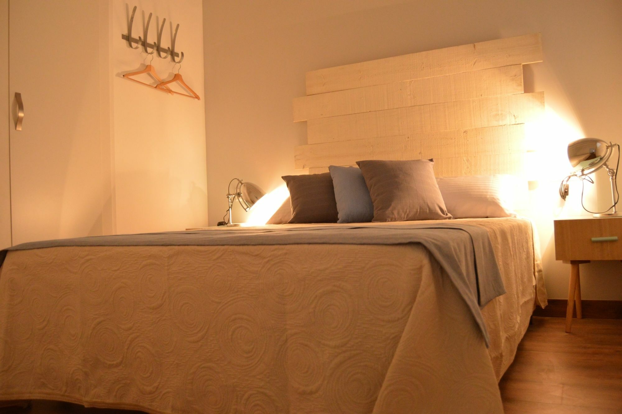 Tarragona Suites Mediona Luaran gambar