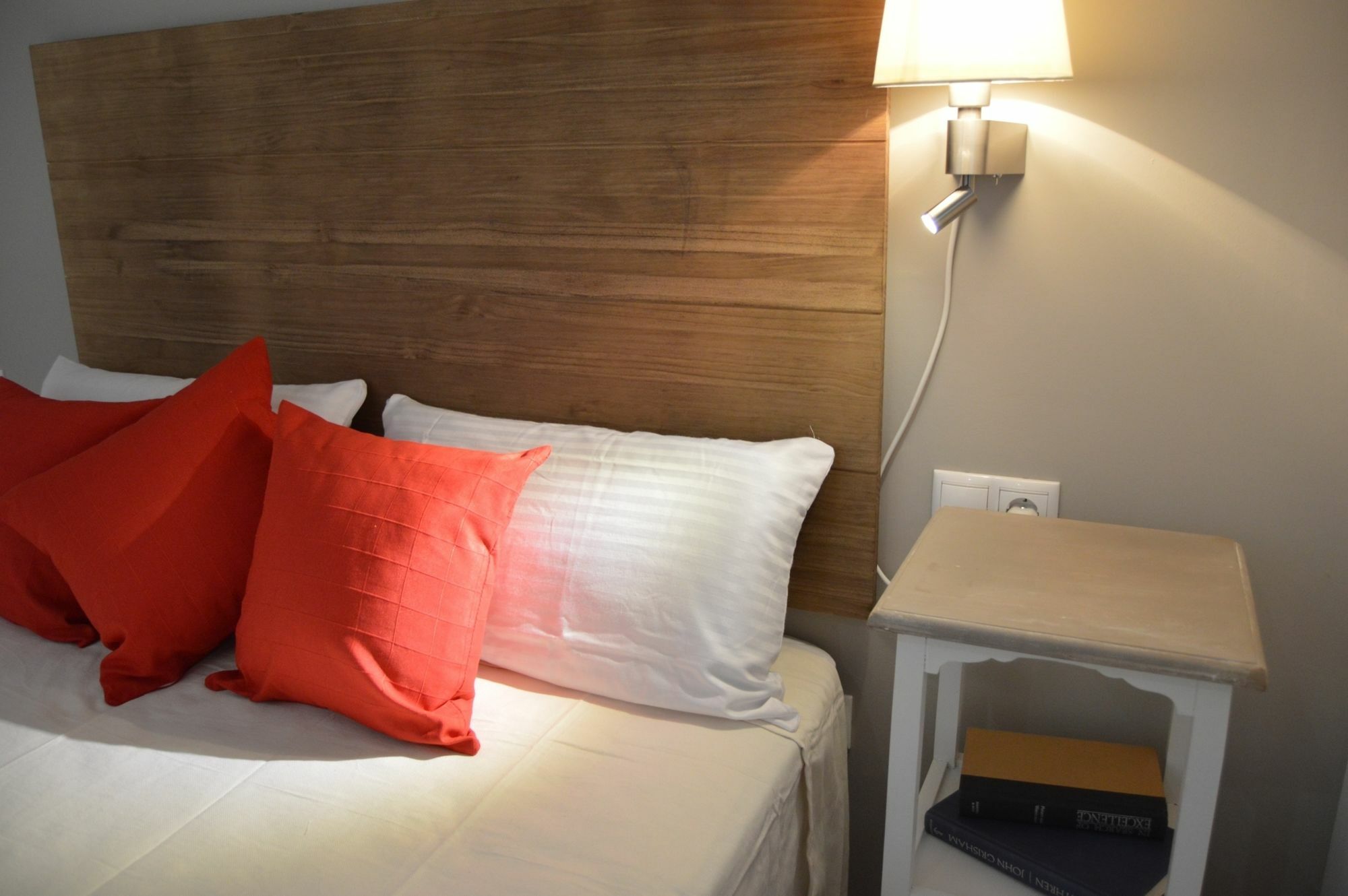 Tarragona Suites Mediona Luaran gambar